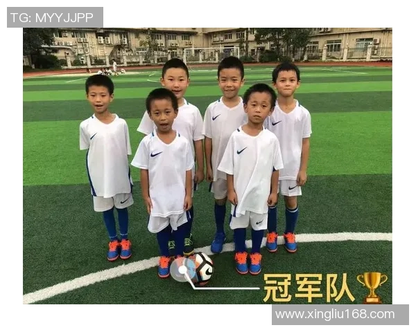 苗侨伟足球明星队成员的精彩表现与背后的故事揭秘